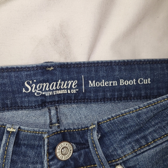 Mid-Rise Signature Levi Stratuss & Co Dark Wash Bootcut Jeans - Picture 3 of 5